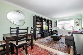 2 bedroom Flat for s...